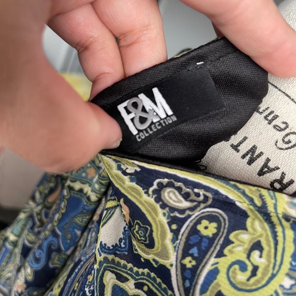 F&M Collection Green Batik patterned blouse Size Small. - Picture 7 of 8